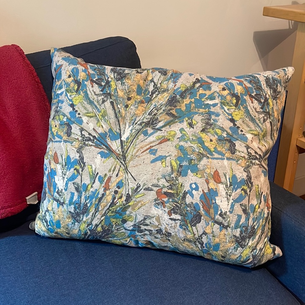 Accent Pillow (Medium/Large)